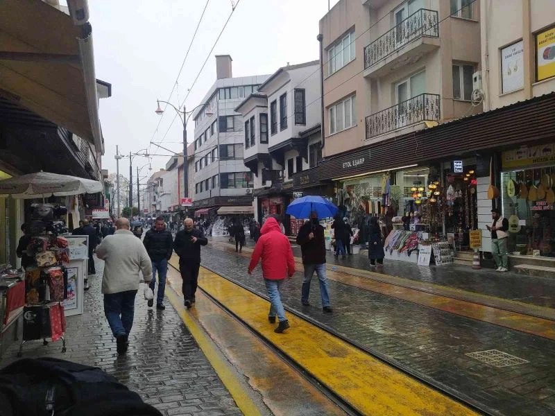 Bursalılar yağmura hazırlıksız yakalandı
