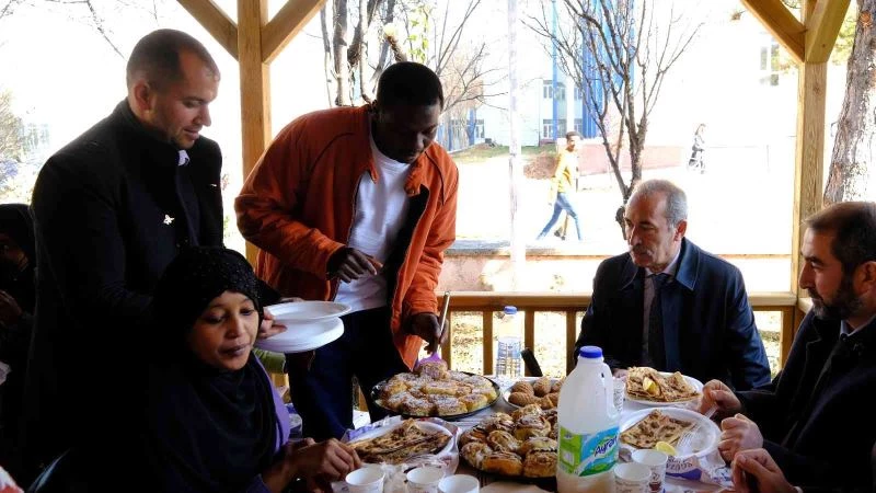 Yabancı öğrencilerden etli ekmeğe tam not
