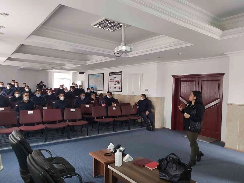 Askerlere kadına yönelik şiddetle mücadele eğitimi verildi
