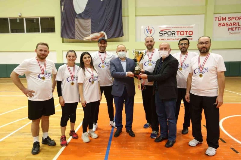 Öğretmenler Günü’ne özel voleybol turnuvasında şampiyon Yenikent Anadolu Lisesi
