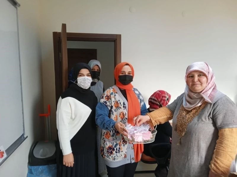 Hanım Evleri kursiyerlerinden Öğretmenler Günü kutlaması
