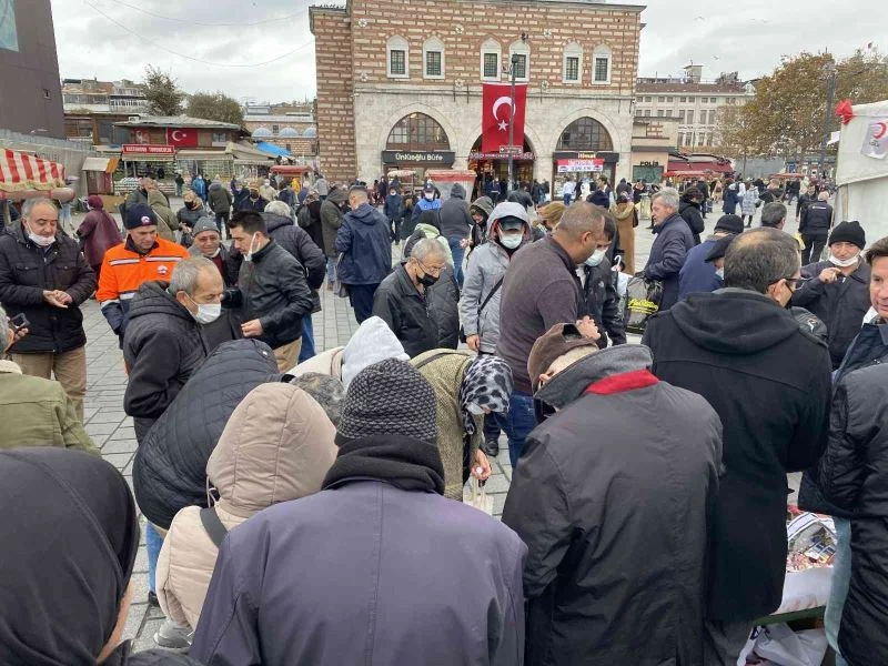 Karabük Tanıtım Günleri’ne davet için altınlı lokum dağıtıldı
