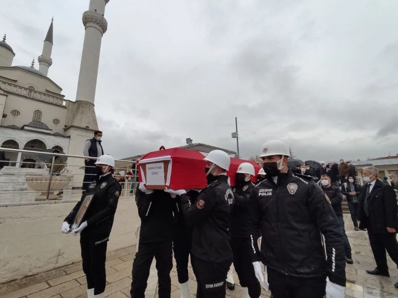 Eski İçişleri Bakanı Güneş için Kocatepe Camii’nde cenaze namazı kılındı
