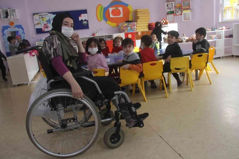 Tuba öğretmen engelleri öğrencileriyle aştı
