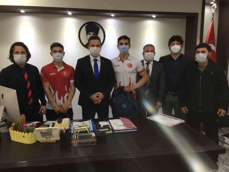 Kaymakam Gürçam, milli sporcuları Romanya’ya uğurladı
