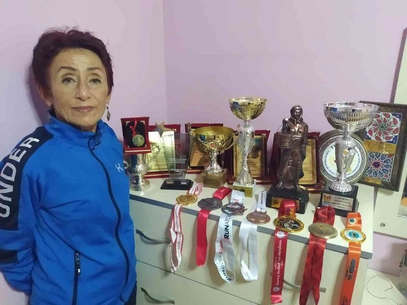 41 yıllık emekli öğretmen Nilgün Çelik, “Öğretmenlikten emekli oldum, hayattan değil”
