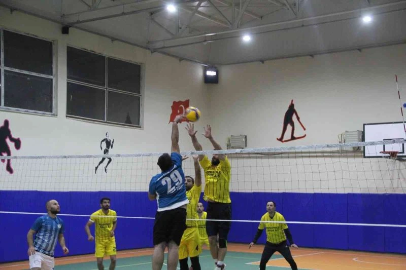 Ağrı’da öğretmenler arası voleybol ile masa tenisi turnuvaları tamamlandı
