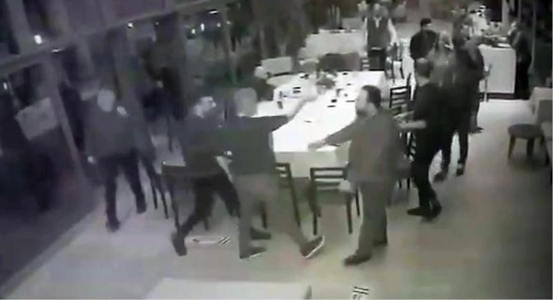 Cengiz Kurtoğlu iş insanına bıçakla saldırdı, o anlar kameraya yansıdı
