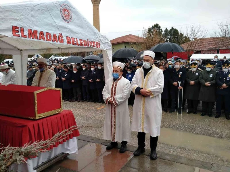 Barış Pınarı Harekatı bölgesinde şehit olan binbaşı son yolculuğa uğurlandı
