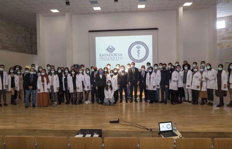 KÜN Diş Hekimliği öğrencileri beyaz önlüklerini giydi
