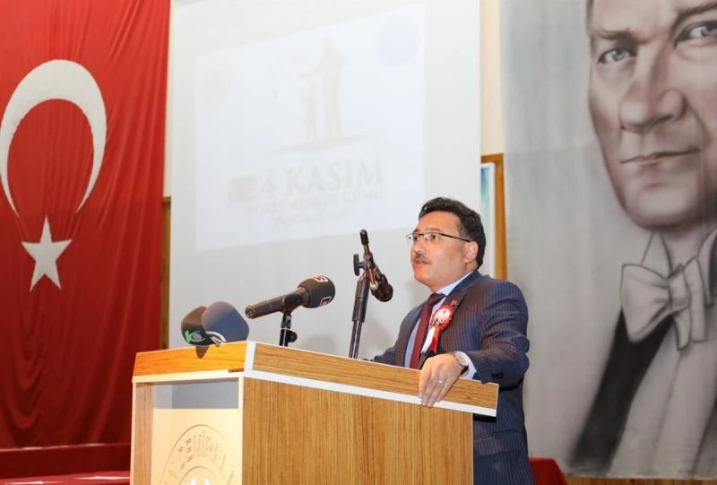 Vali Çiçek: “Terör örgütleri en çok öğretmenlerden korkuyor”
