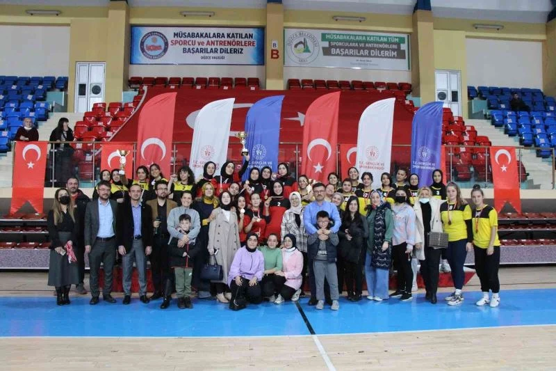 Yurtlar arası voleybol şampiyonu Mahpeyker Sultan Kız Öğrenci Yurdu oldu
