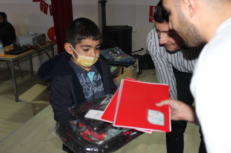 Ülkü Ocaklarından Tunceli’deki kardeş okullara giysi ve kırtasiye yardımı
