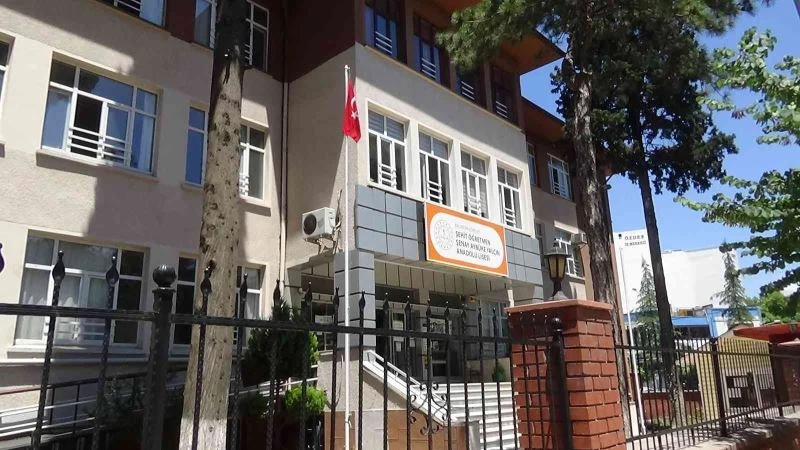 Şehit öğretmen Şenay Aybüke Yalçın’ın ismi okuduğu okulda yaşatılmaya devam ediyor
