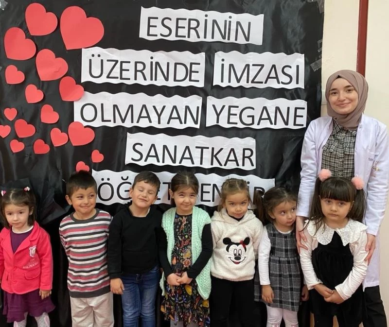 Mamaklı minik öğrencilerden öğretmenlerine sürpriz

