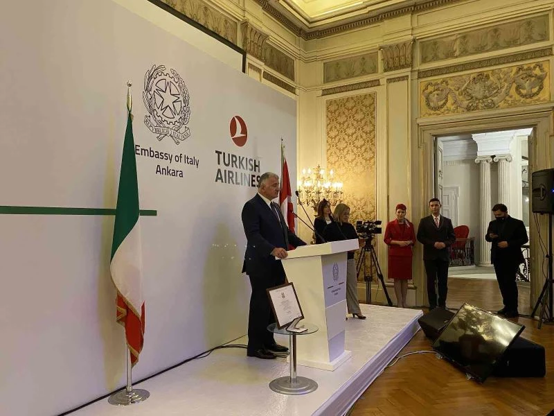 Bilal Ekşi’ye “İtalya’nın Yıldız Nişanı Şövalyesi”
