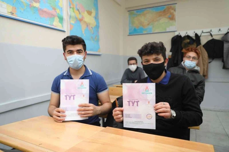 Ödüllü deneme sınavına 52 okulda 8 bin 639 öğrenci katıldı
