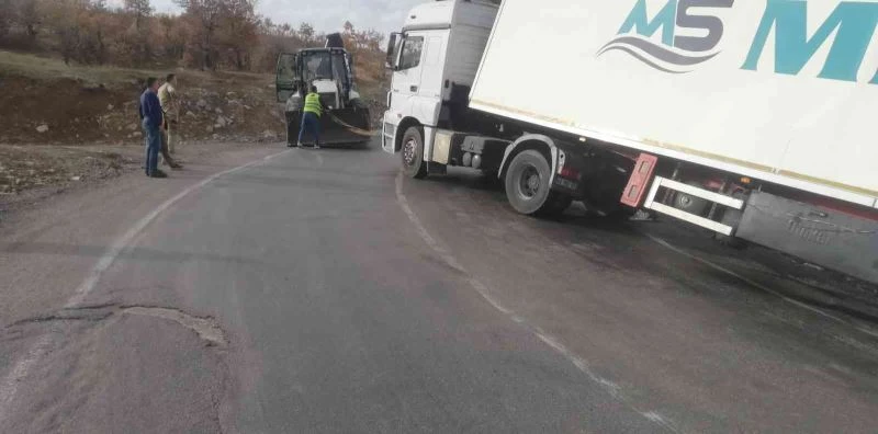 Şenoba belediyesi kaza yapan araçların yardımına koşmaya devam ediyor
