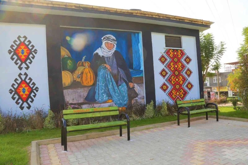 Toroslar’daki trafolar kilim motifleriyle renkleniyor
