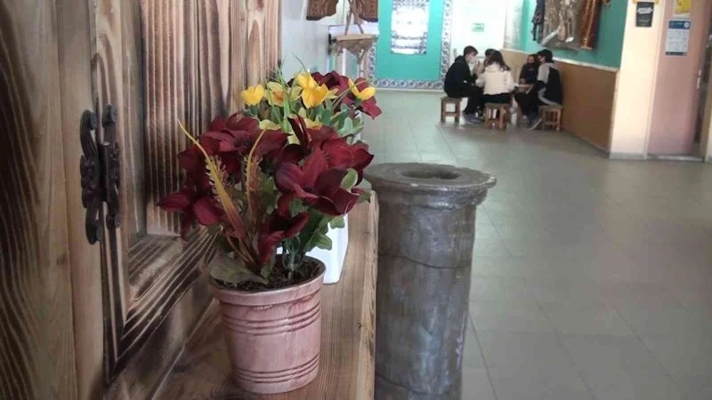 Osmanlı’nın unutulan ’Sadaka Taşı’ geleneği bu okulda yaşatılıyor
