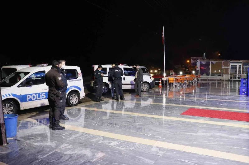 Sokak ortasında 5 yerinden vurulan genç kaldırıldığı hastanede öldü
