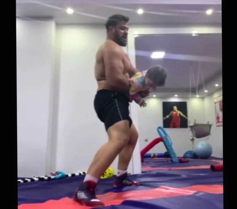 Milli güreşçi Rıza Kayaalp’in kızı ile gülümseten mücadelesi

