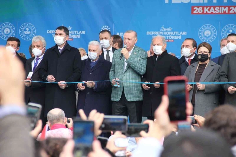 Cumhurbaşkanı Erdoğan deprem konutlarını teslim etti
