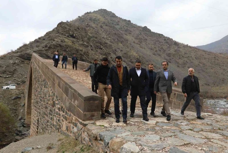 Genel Sekreter Çelikel, Çatak ilçesindeki yatırımları inceledi
