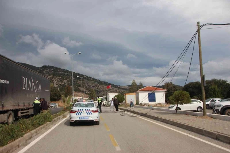 Direkler kırıldı, konteynır sürüklendi
