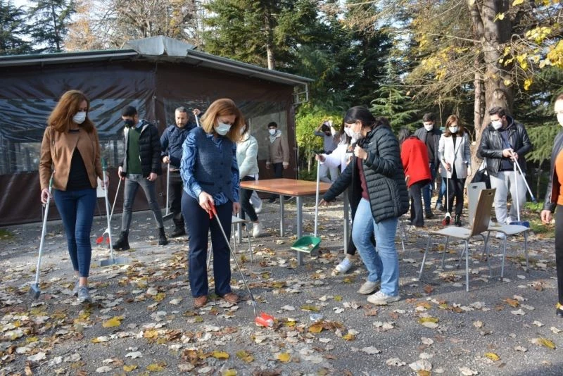 Ellerine faraş alıp temizlik yaptılar
