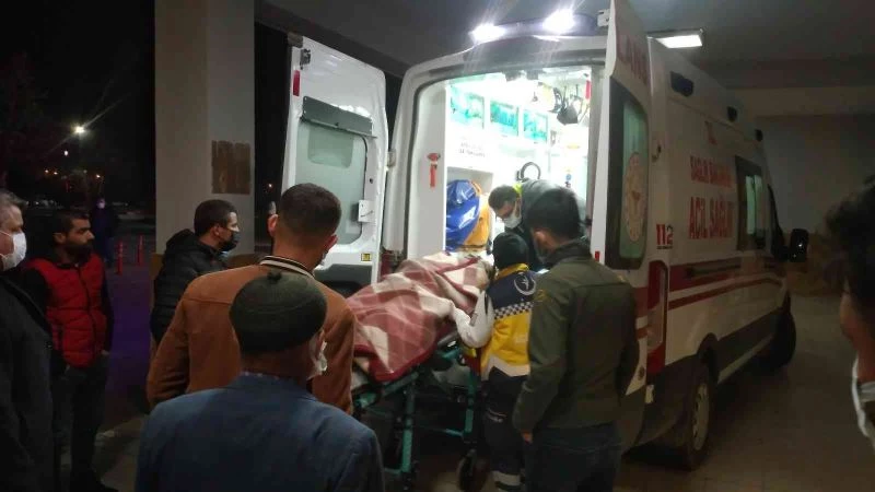 Kaza yapan arkadaşına yardıma gitti, traktörün altında kalıp hayatını kaybetti
