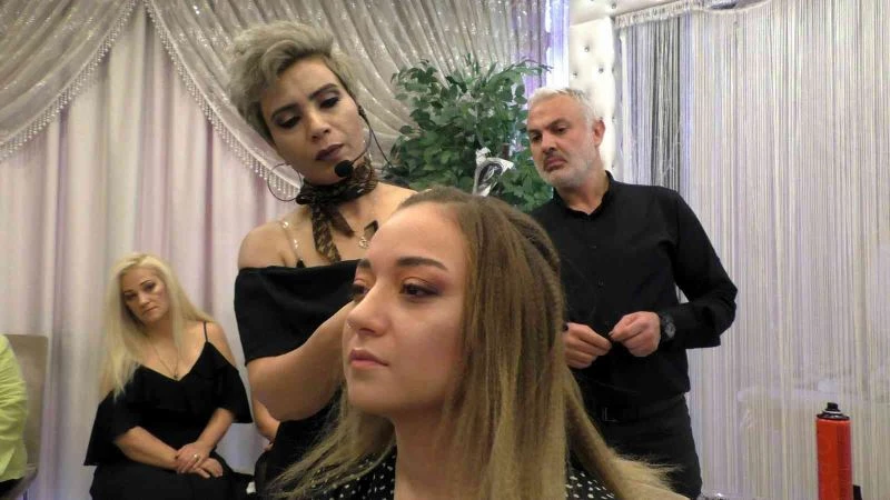 Kuaförler 2022 yılı saç modellerini öğrendi
