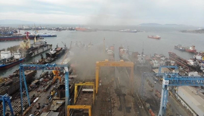 Tuzla’da kuru yük gemisinde yangın çıktı
