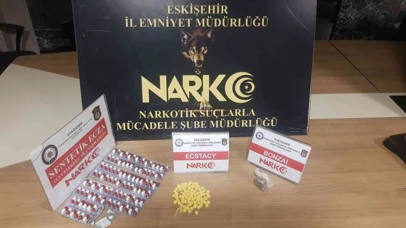 Uyuşturucu satıcısı 188 adet hap ve bonzai ile yakalandı
