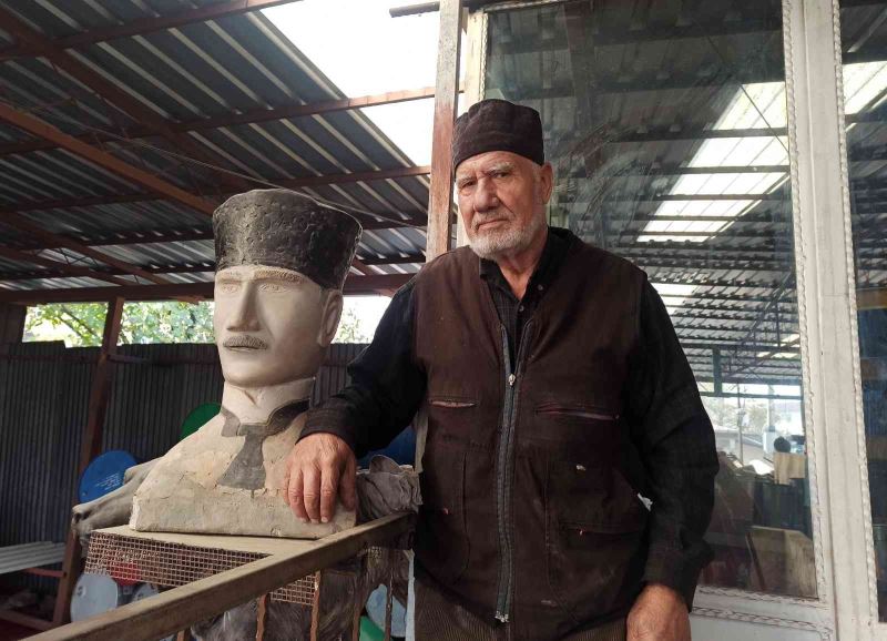 61 yıldır Atatürk heykeli ve portreler yapıyor: Onun Atatürk heykelleri her yerde