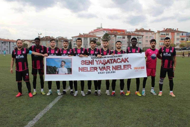 Selde kaybolan Eray için maça pankartla çıktılar
