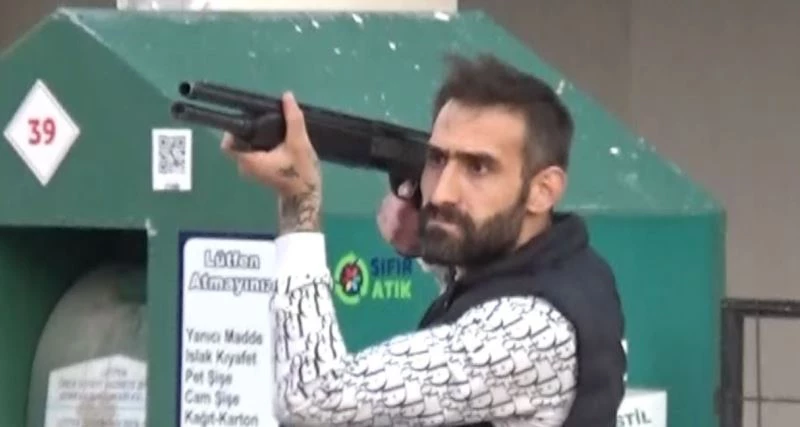 Bir kişiyi tüfekle vurdu, yakalanacağını anlayınca tüfeği önce polise sonra kendine doğrulttu
