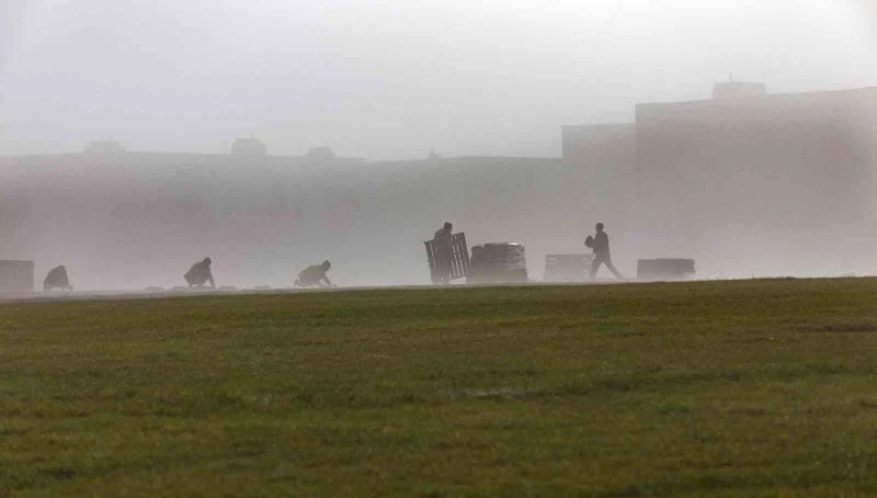 Tarihi surlarda sis manzaraları
