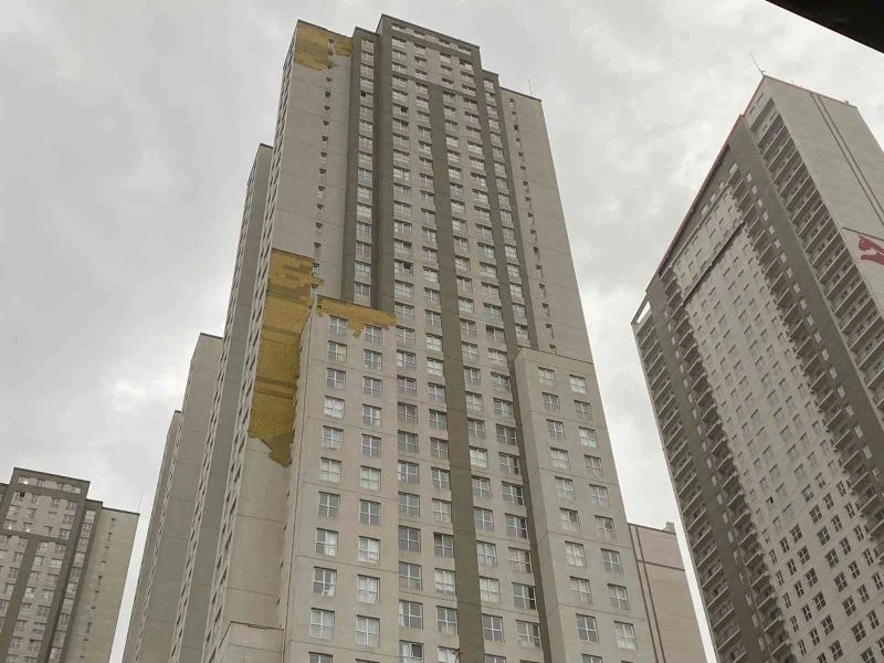 Lodos’ta binalar kağıt gibi soyuldu
