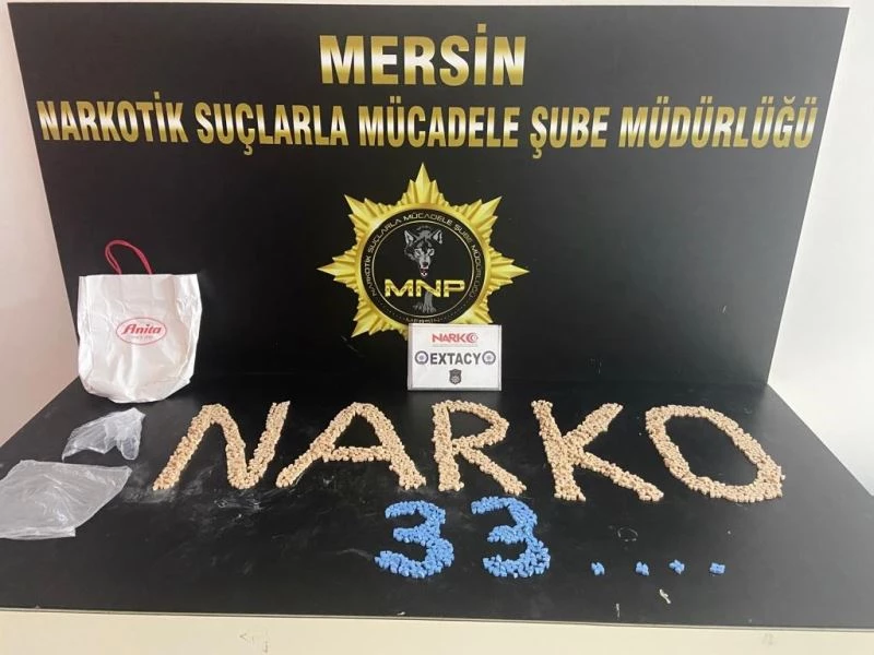 Mersin’de otobüste 2 bin 100 adet ecstasy hap ele geçirildi
