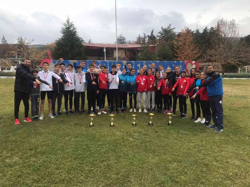 Genç atletler başarıdan başarıya koşuyor
