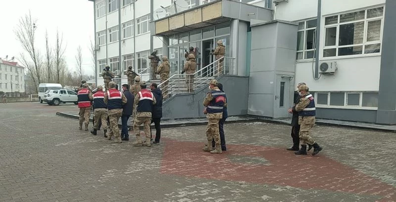 Terör örgütü PKK’ya fon sağlayan 8 kişiye gözaltı
