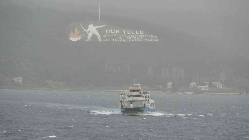 Çanakkale’de lodos şiddetini arttırdı: gemiler beşik gibi sallanıyor
