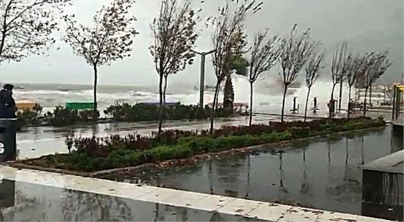 Edremit’te deniz kabardı
