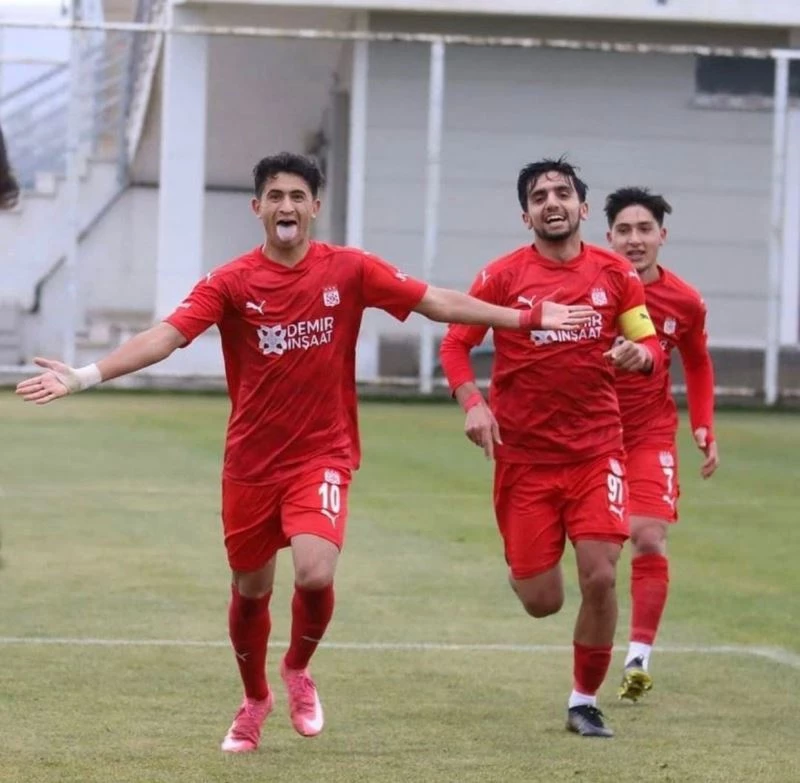 Diyarbakırlı genç golcü performansıyla göz kamaştırıyor
