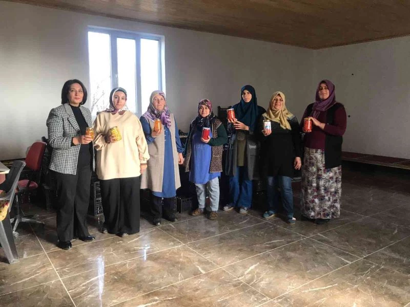 Girişimci kadınlar büyük emekle ürettikleri ürünlerin satışını yapıyor
