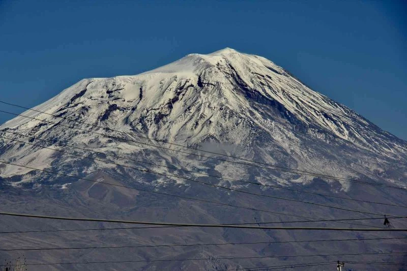 Karla kaplanan ’Türkiye’nin çatısı’ manzarasıyla büyülüyor
