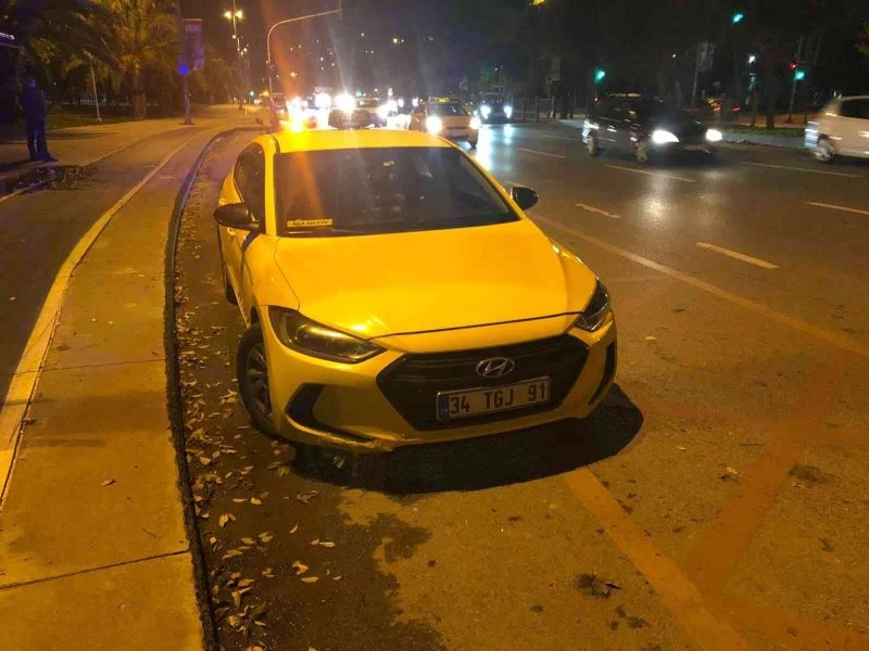 Kartal’da kadın yolcu ile taksicinin para tartışması kamerada
