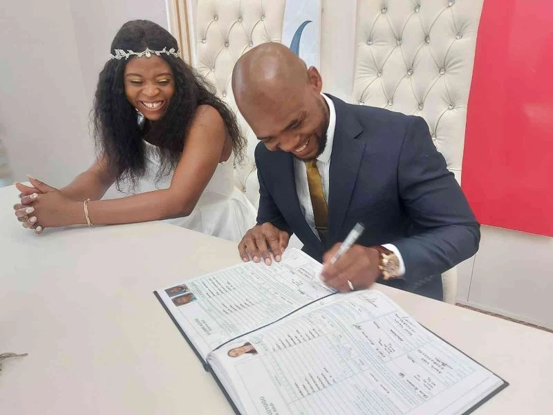 Nikah memuru Nijer damada sandalyede 