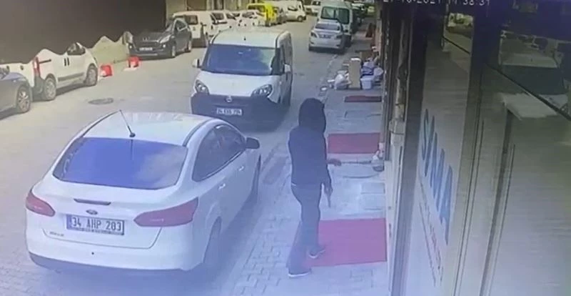 Esenlerde iş yerine silahlı saldırı kamerada
